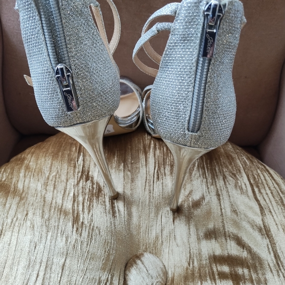 Shoes - Picture 6 of 7